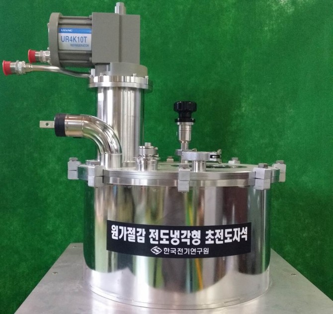 배준한 한국전기연구원 책임연구원팀이 개발한 전도냉각형 초전도 자석. - 한국전기연구원 제공